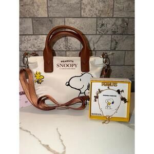Giftable Set. Peanuts NWT bag and necklace set